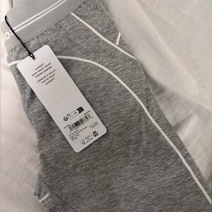 Heart throb legging Alo NWT